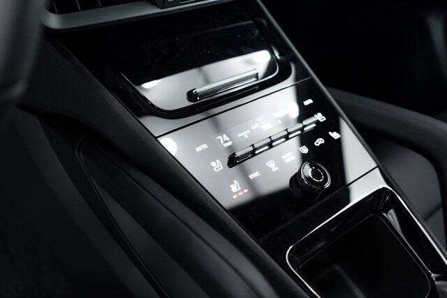 2026 Cayenne picture #17