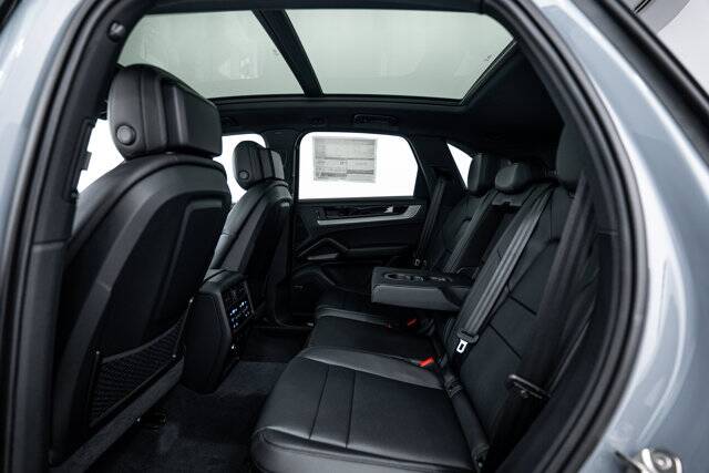 2026 Cayenne picture #24