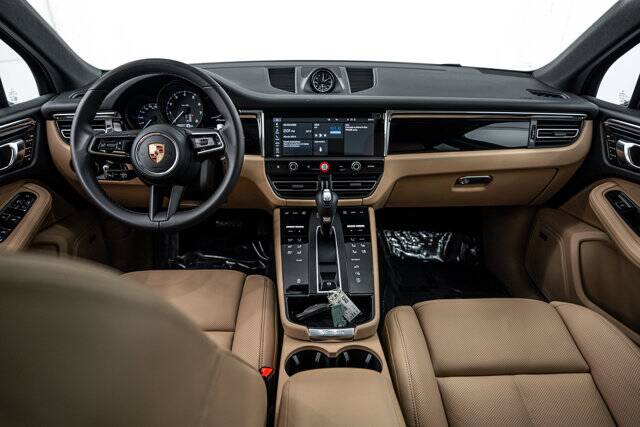 2026 Macan picture #25