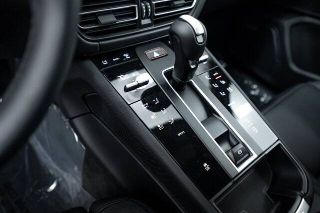 2026 Macan picture #16