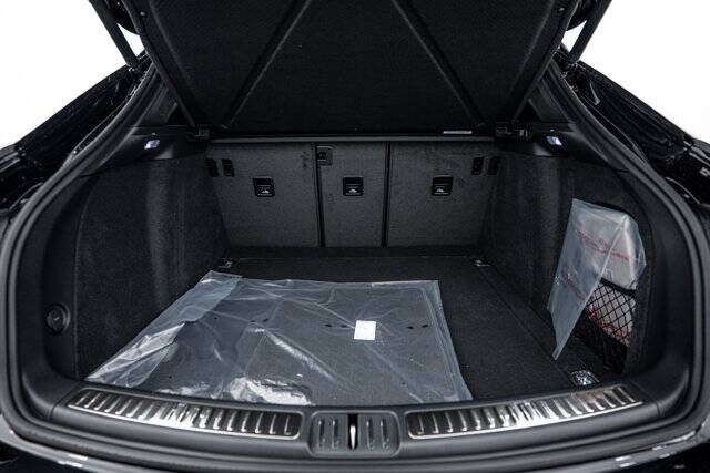 2026 Macan picture #24