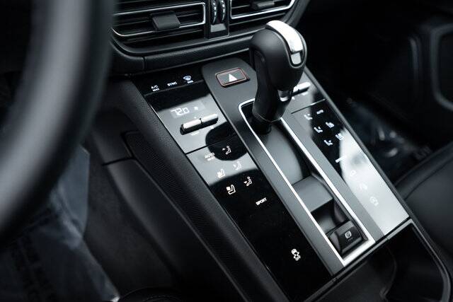 2026 Macan picture #16