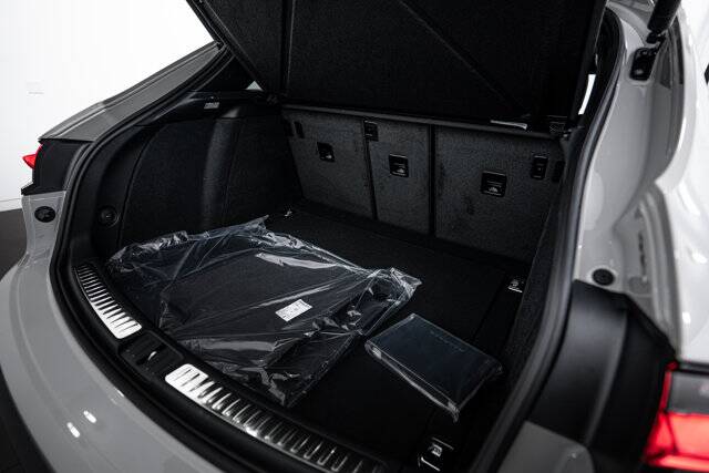 2026 Macan picture #23