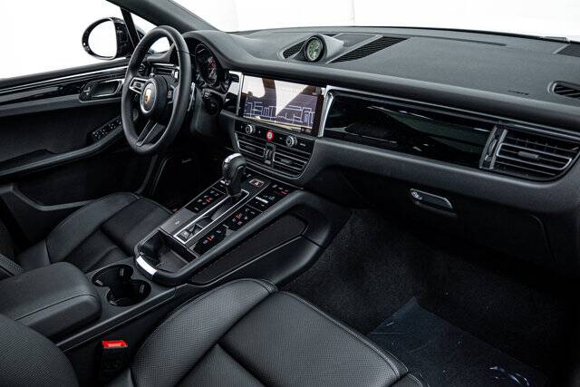 2026 Macan picture #13