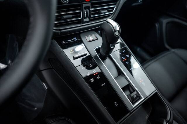 2026 Macan picture #16