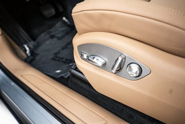 2026 Macan picture #16