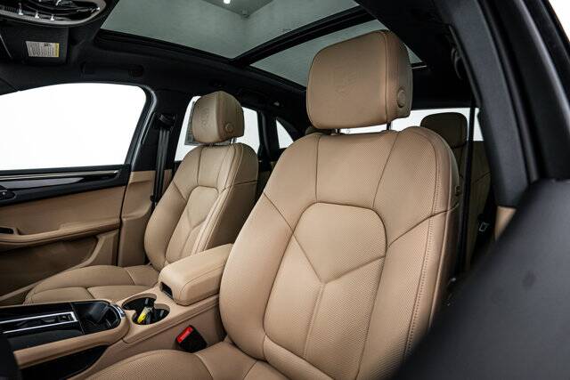 2026 Macan picture #17