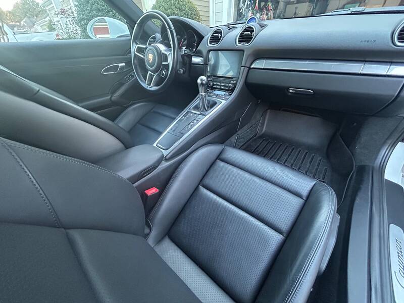 2018 Cayman picture #9