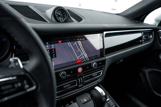 2026 Macan picture #16