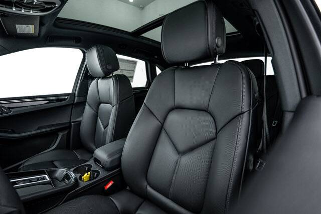 2026 Macan picture #21