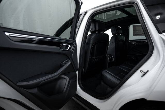 2026 Macan picture #22