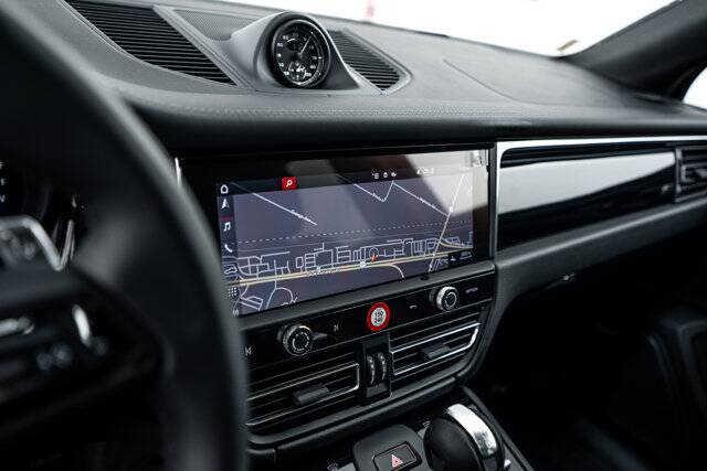 2026 Macan picture #16