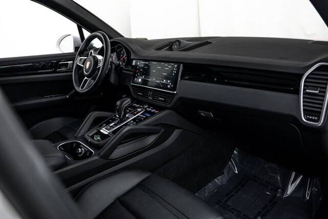 2023 Cayenne picture #15