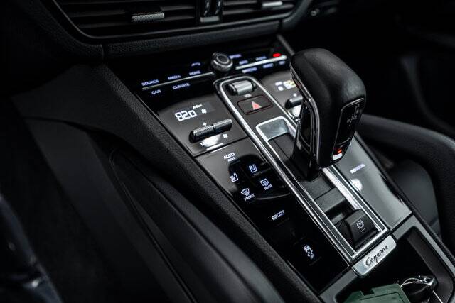 2023 Cayenne picture #16