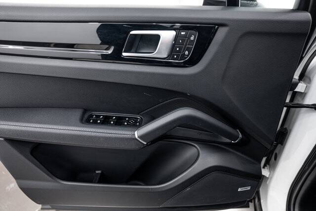 2023 Cayenne picture #18