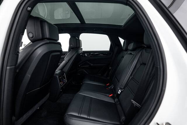 2023 Cayenne picture #22