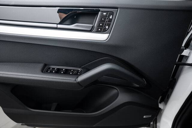 2026 Cayenne picture #17