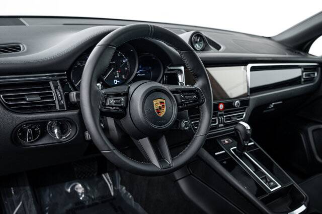 2026 Macan picture #17