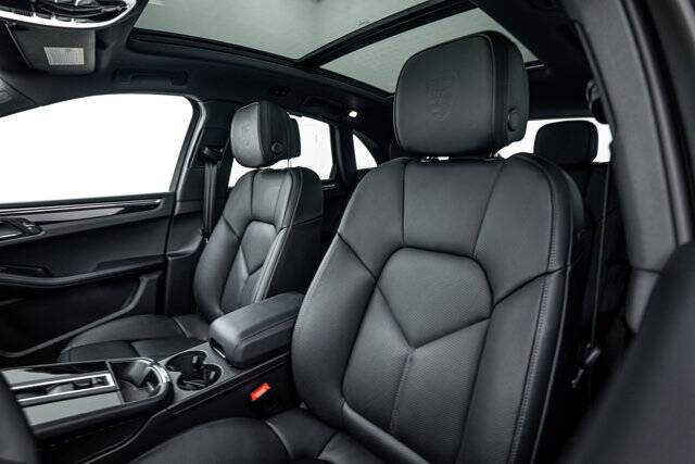 2026 Macan picture #21