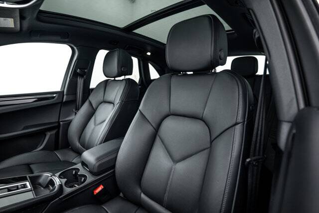 2026 Macan picture #21