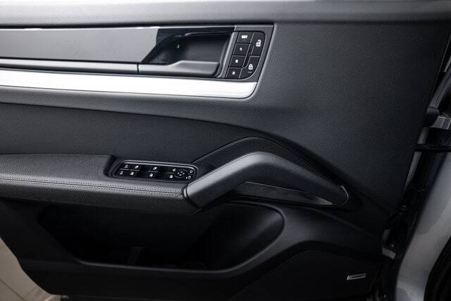 2024 Cayenne picture #18