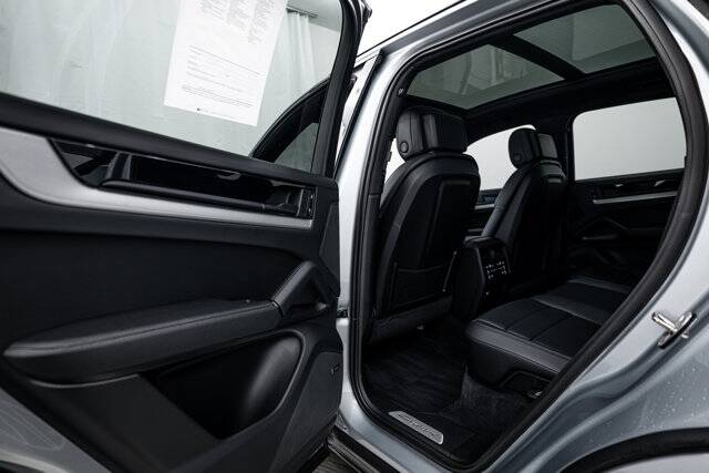 2024 Cayenne picture #21