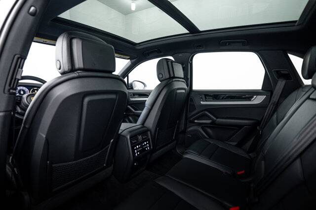 2024 Cayenne picture #23