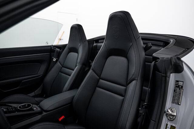 2026 911 Carrera GTS picture #16