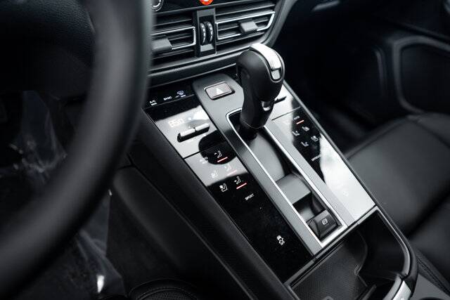 2026 Macan picture #15