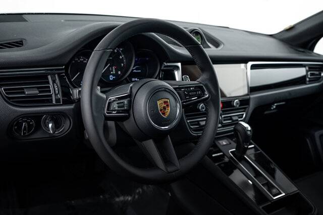 2026 Macan picture #16