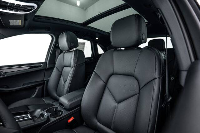 2026 Macan picture #21