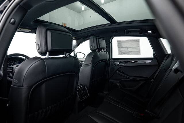 2026 Macan picture #24