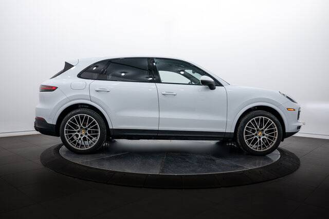 2023 Cayenne Platinum Edition picture #8