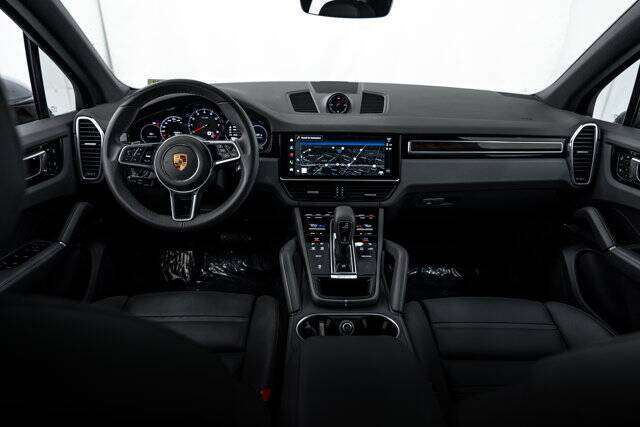 2023 Cayenne Platinum Edition picture #12