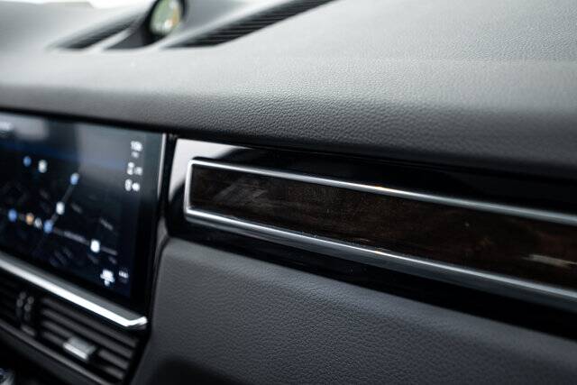 2023 Cayenne Platinum Edition picture #16