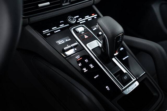 2023 Cayenne Platinum Edition picture #17