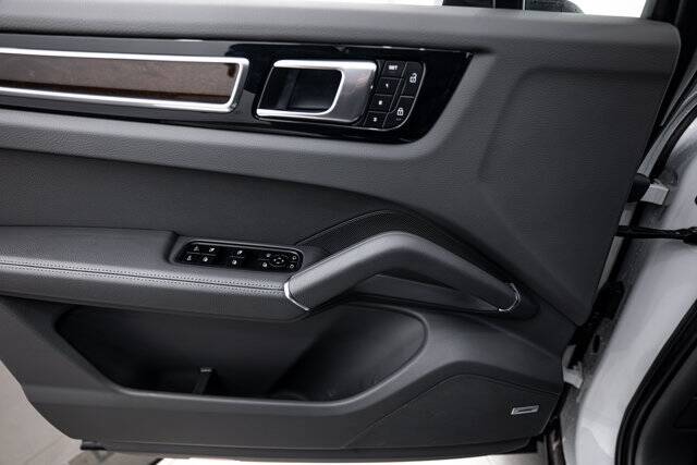 2023 Cayenne Platinum Edition picture #20