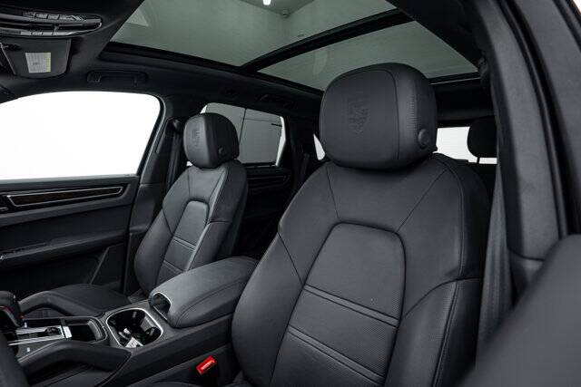 2023 Cayenne Platinum Edition picture #23