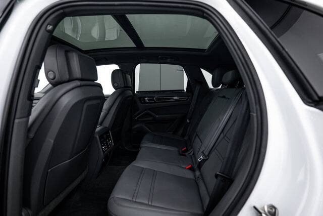 2023 Cayenne Platinum Edition picture #25