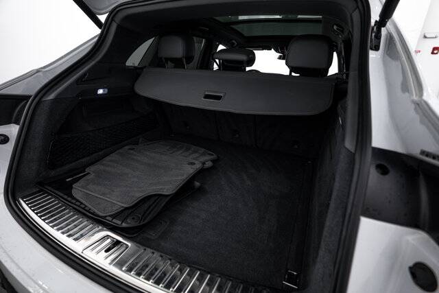 2023 Cayenne Platinum Edition picture #27