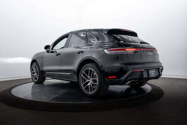 2024 Macan picture #3