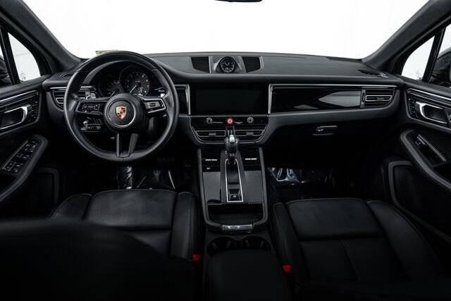 2024 Macan picture #12