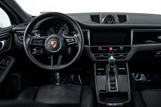 2024 Macan picture #13