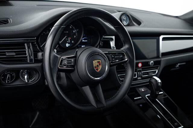 2024 Macan picture #14