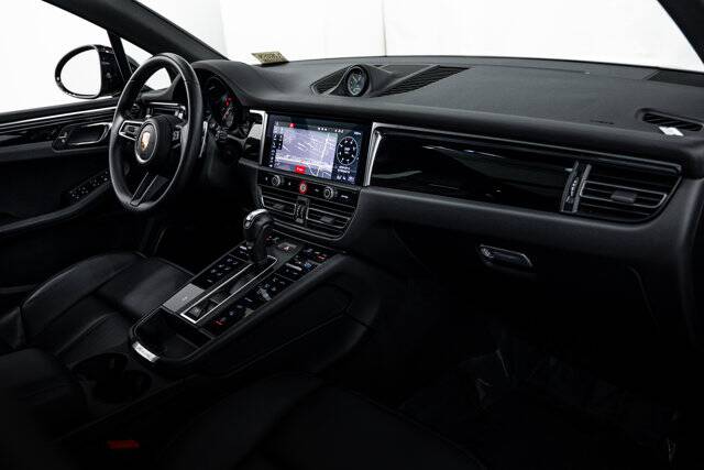 2024 Macan picture #15