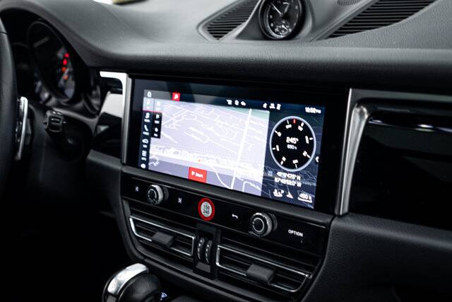 2024 Macan picture #16