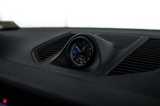 2024 Macan picture #17