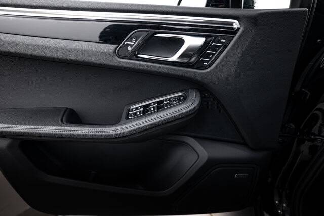 2024 Macan picture #19