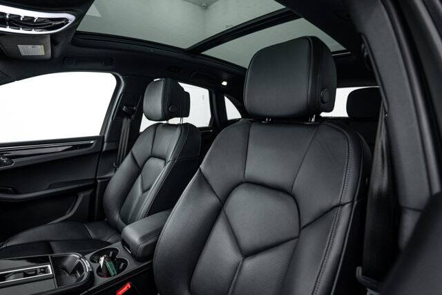 2024 Macan picture #23