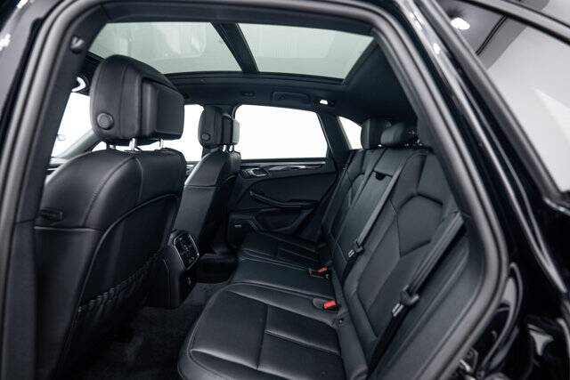 2024 Macan picture #24